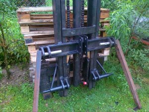 Przerobiony maszt z widlaka do ciągnika