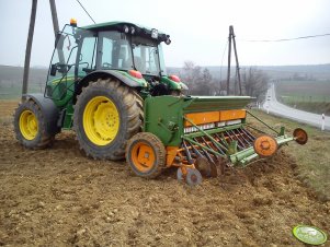 John Deere 5090R + Amazone D7/30E