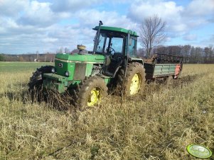 John Deere 3140