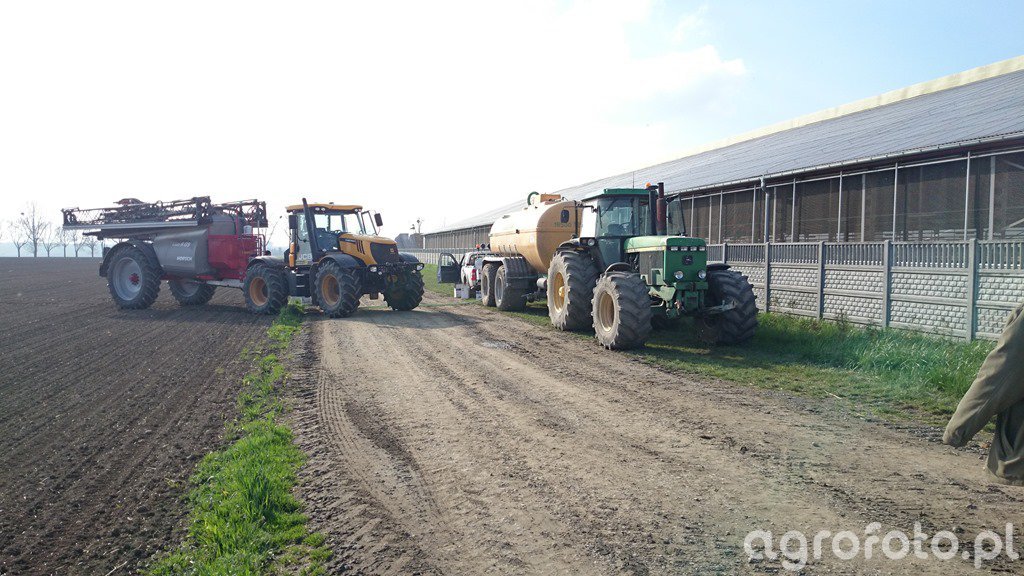 JD 4755 i JCB Fastrac 3230