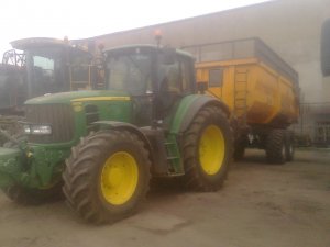 John Deere 6930