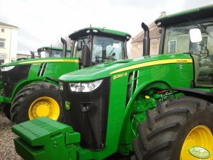 John Deere 8260 R