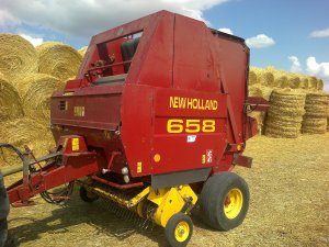 New Holland 658