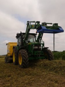 John Deere 5100  + New Holland