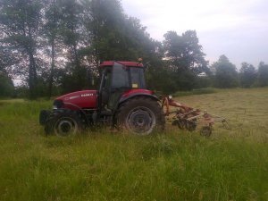 Case JX90 + KUHN