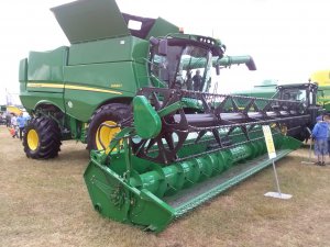 John Deere S680i