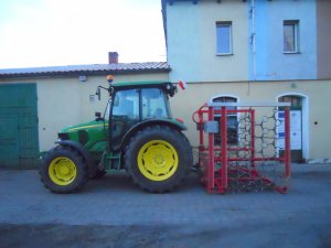 John Deere 5080R z Włóką Polowo-Łąkową