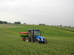 New Holland T4020 + Unia Group MXL 1200