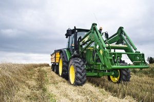 John Deere 5080M + Wielton 6T