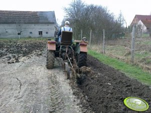 Ciągnik SAM + pług