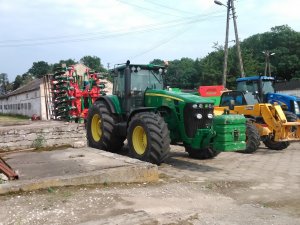 John Deere 8330