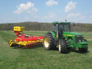 John Deere 8200