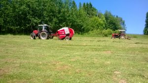 Massey Ferguson 3070 & Welger RP 220 Farmer and Ursus c-330