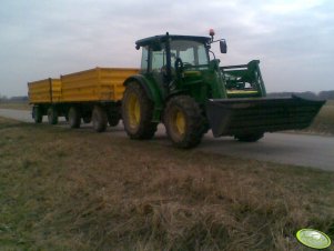 John Deere 5070M + 2x Wielton 6T