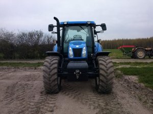 New Holland t6 175