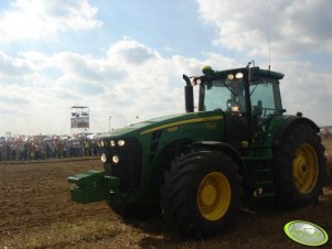 John Deere 8430