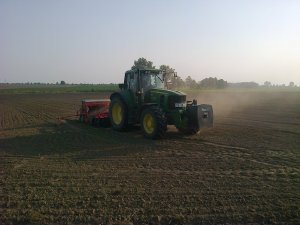 John Deere + Agregat uprawowo-siewny