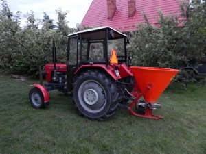 Ursus C-330 + Rozsiewacz Lejek