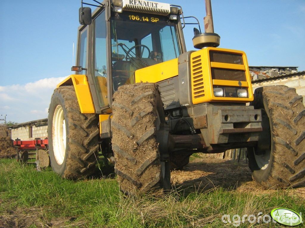 Foto traktor Renault 10614 267970 Galeria rolnicza
