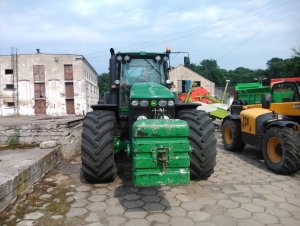 John Deere 8330