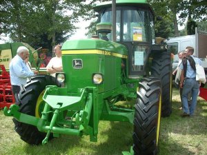 John Deere 3040