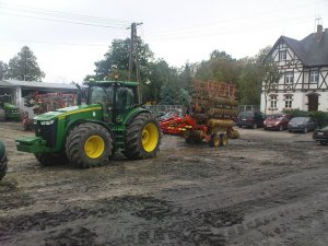 John Deere 8360R + Väderstad Carrier 820