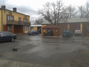 podwórko . widok od strony obory