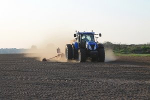 New Holland T7050 & Horsch Pronto 4 DC