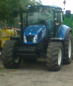 New Holland t5