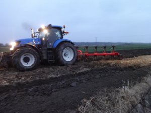 New Holland  T7050PC +UNIA ibis XXL Vario plus