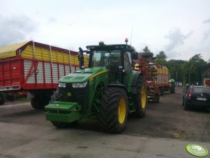 John Deere 8335R