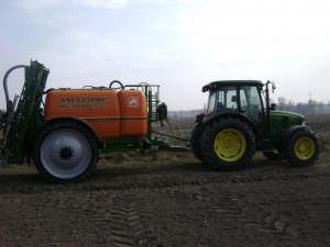 John Deere 5080R + Amazone UG 3000 nova