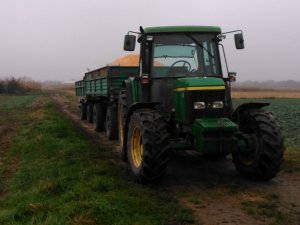 John Deere 6210