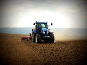 New Holland T7040