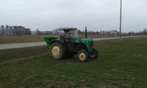 Ursus C-328 i rozsiewacz Unia Brzeg