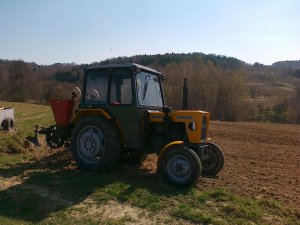 Ursus C-330 i sadzarka