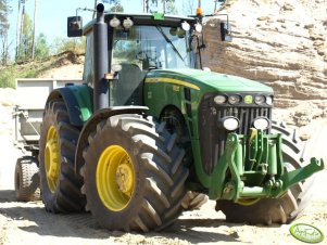 John Deere 8530 z przyczepą