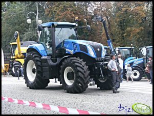 New Holland T8