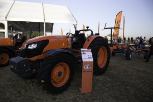 Kubota m8560