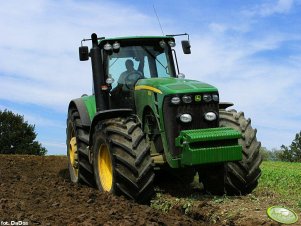 John Deere 8430