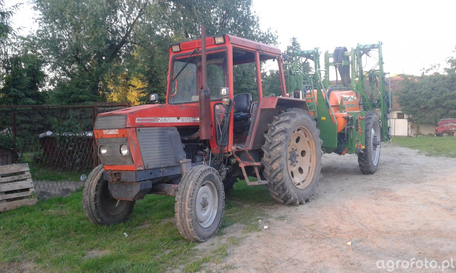 Obraz ciagnik Zetor 8111 + Amazone UG 3000 Special #540572 - Galeria