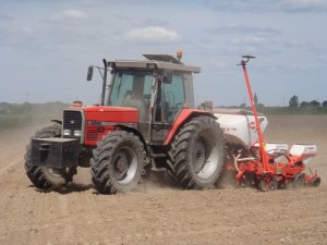Massey Ferguson 3095 & KUHN Maxima 2TS