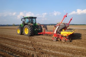 John Deere 7260R + Vaderstad Tempo F8