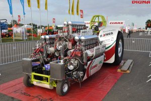 Kosmiczny Claas z Tractor Pulling