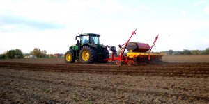 John Deere 7260R + Vaderstad Tempo F8