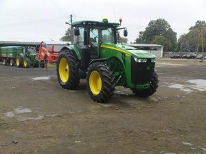 John Deere 8260R