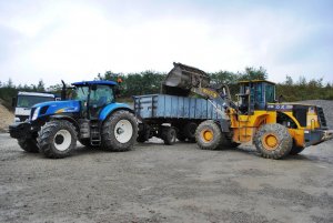 New Holland T7030