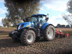 New Holland T7030