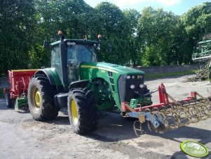 John Deere 8130