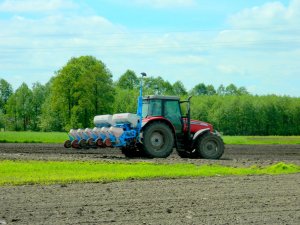 Massey Ferguson 5465 + Monosem